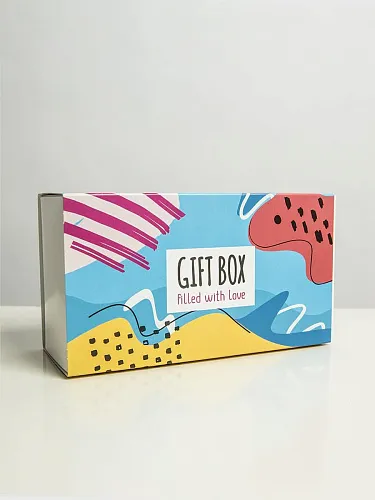 картинка Подарочная упаковка-пенал от магазина стильной одежды Mark Formelle