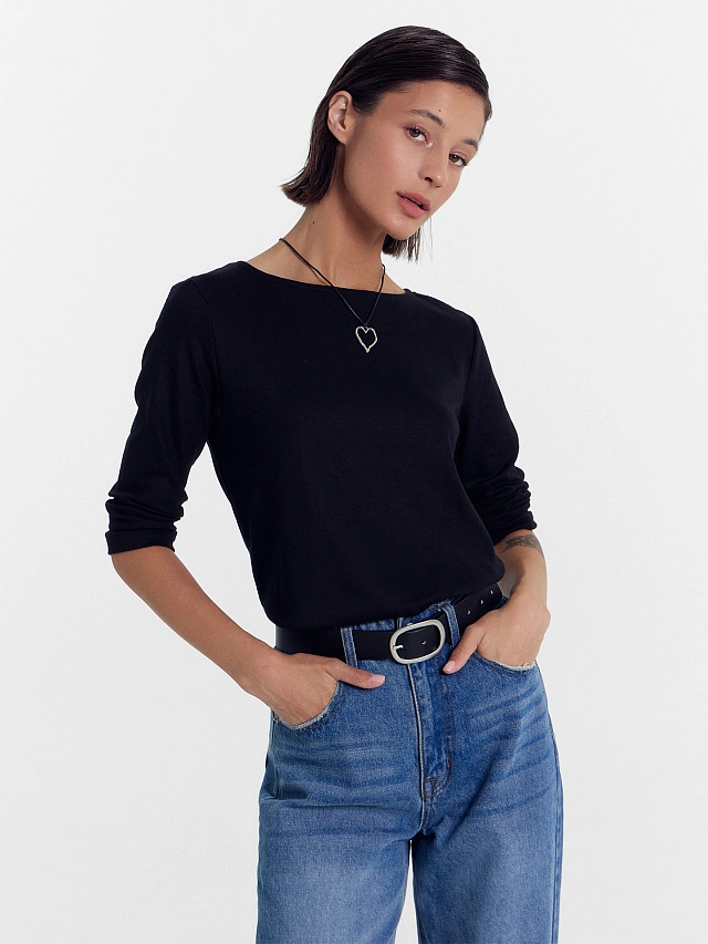 Полуприлегающий черный джемпер с укороченными рукавами - 5