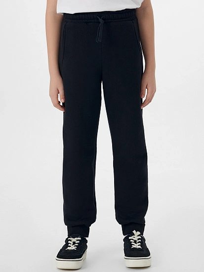 картинка Брюки для мальчиков в черном оттенке  от магазина одежды для мальчиков от бренда Mark Formelle