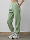 Брюки женские в туманно-зеленом оттенке