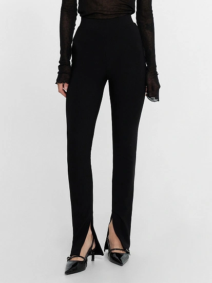картинка Брюки женские клеш с разрезами в черном оттенке от магазина стильной одежды Mark Formelle