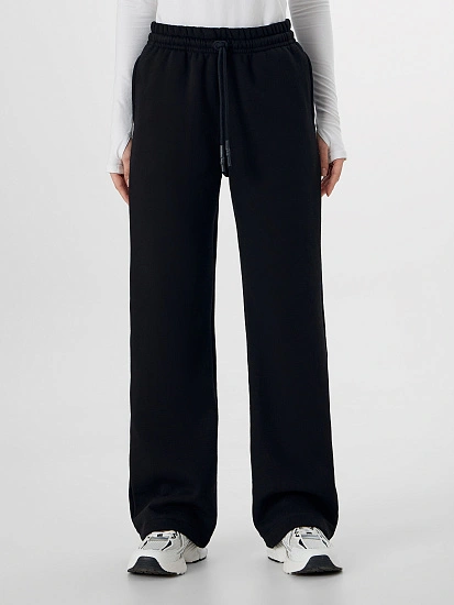 картинка Брюки женские прямые в черном цвете  от магазина стильной одежды Mark Formelle