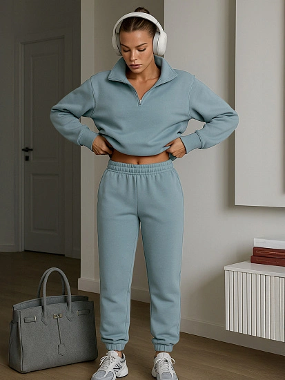 картинка Брюки женские светло-голубые  от магазина стильной одежды Mark Formelle