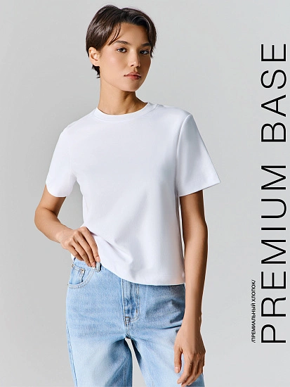 картинка Футболка женская в белом цвете от магазина стильной одежды Mark Formelle