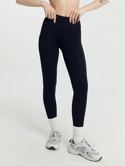 картинка Легинсы женские спортивные черные от магазина стильной одежды Mark Formelle