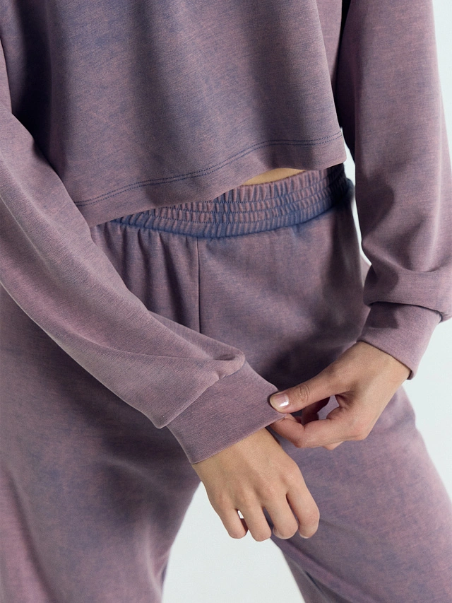 Комплект женский (джемпер, брюки) серый с дизайнерским принтом - 6