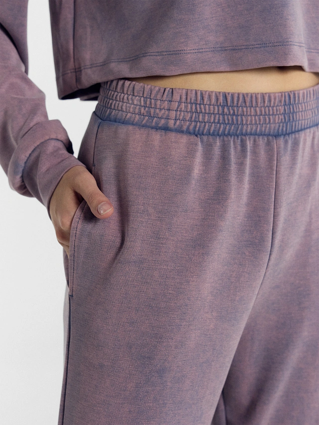 Комплект женский (джемпер, брюки) серый с дизайнерским принтом - 7