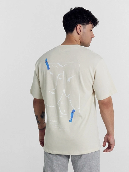 картинка Футболка мужская бежевая с печатью от магазина мужской одежды Mark Formelle