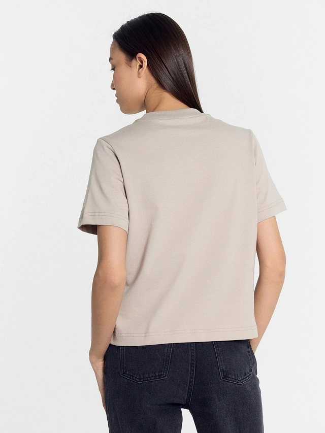 Футболка женская в коричневом цвете - 2