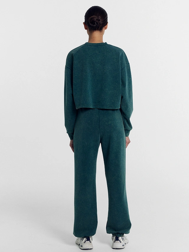 Комплект женский (джемпер, брюки) зеленый с дизайнерским принтом - 2