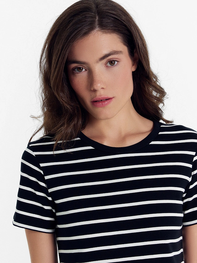 Платье женское в черно-белую полоску - 4