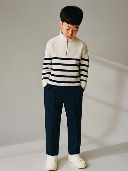 картинка Брюки для мальчиков в синем цвете  от магазина одежды для мальчиков от бренда Mark Formelle