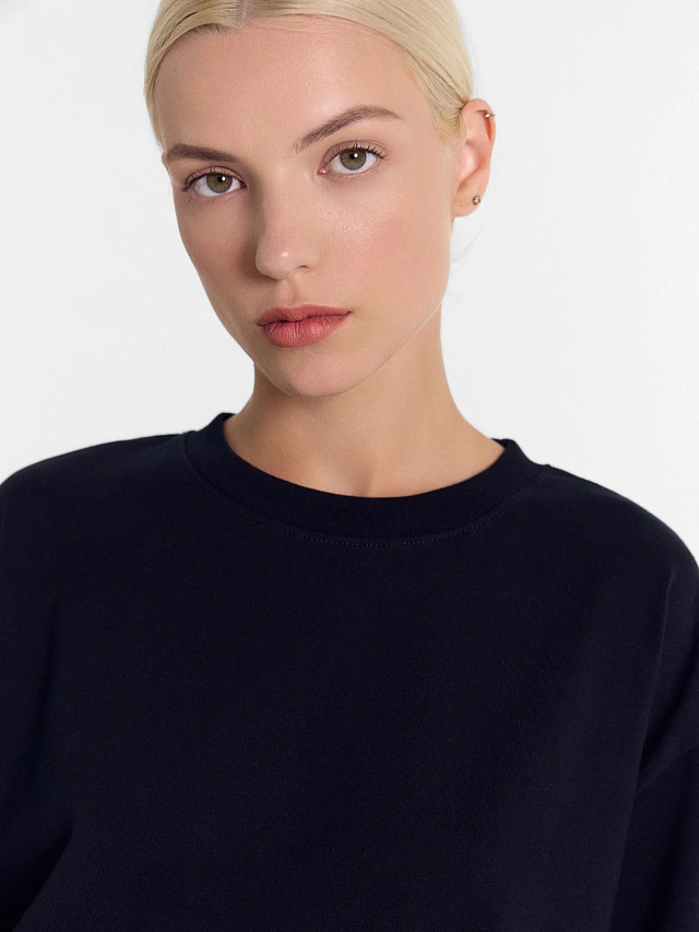 Футболка женская в черном цвете - 4