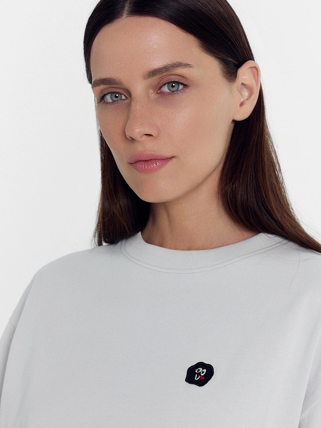 Футболка женская в сером цвете с печатью - 4