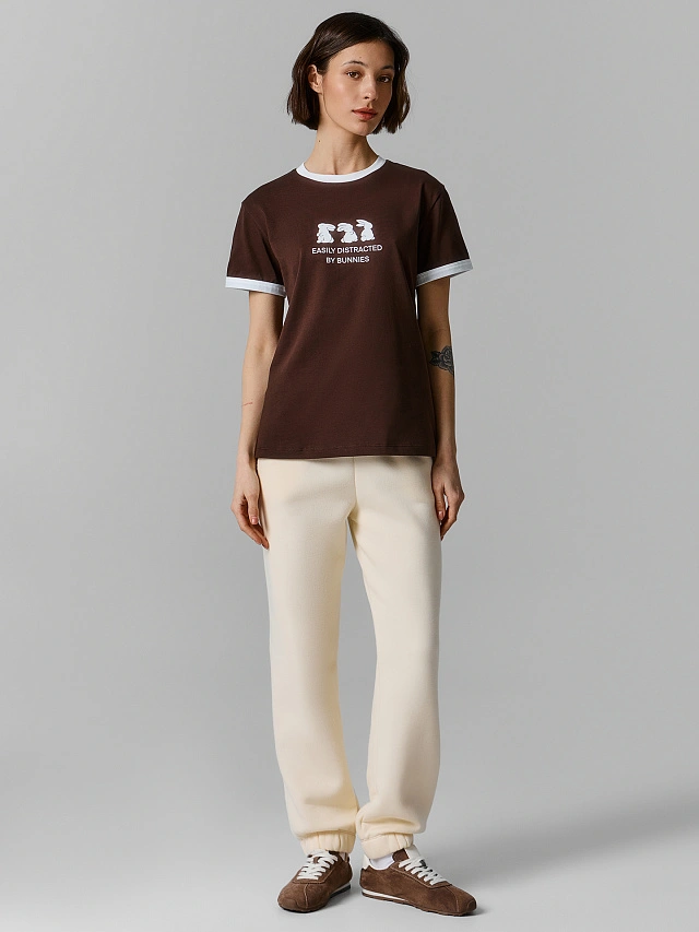 Футболка женская коричневая полуприлегающего силуэта - 2