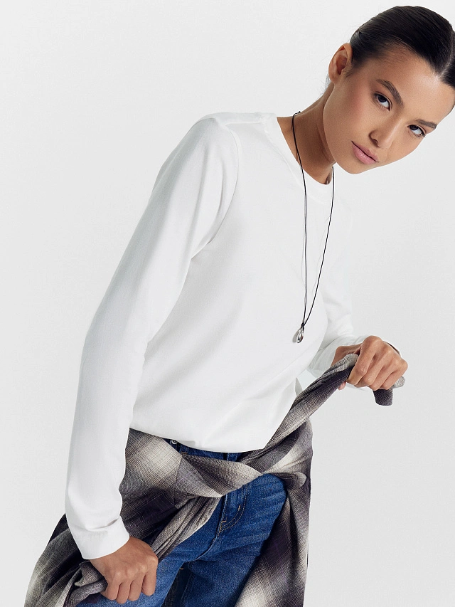 Джемпер женский в белом цвете - 7