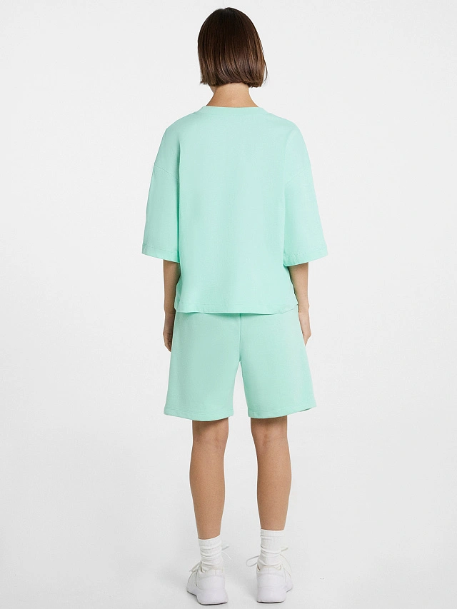 Комплект женский (футболка, шорты) в мятно-зеленом цвете - 2