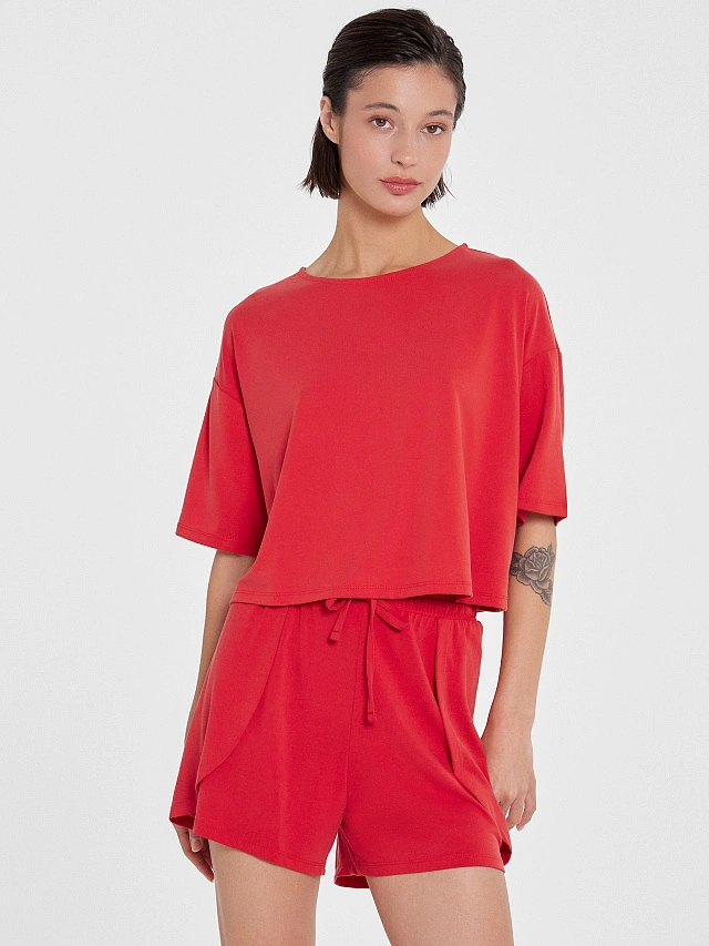 Комплект женский (футболка, шорты) в красном оттенке - 3