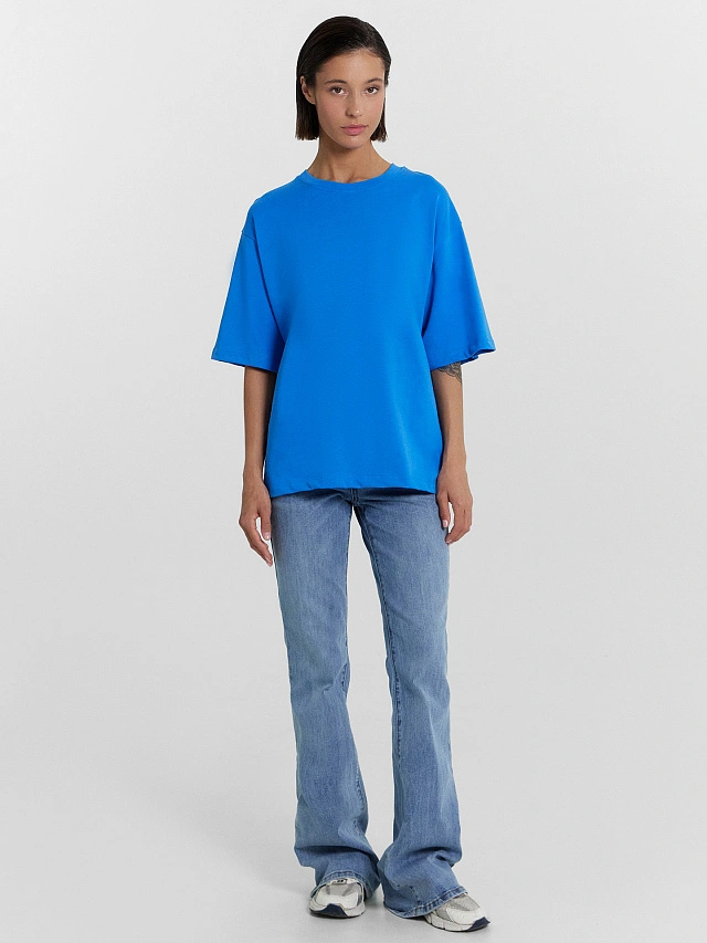 Футболка женская в ярко-голубом оттенке - 3