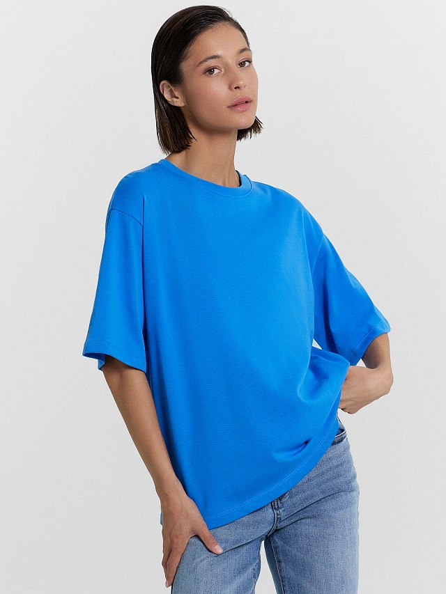 Футболка женская в ярко-голубом оттенке - 6