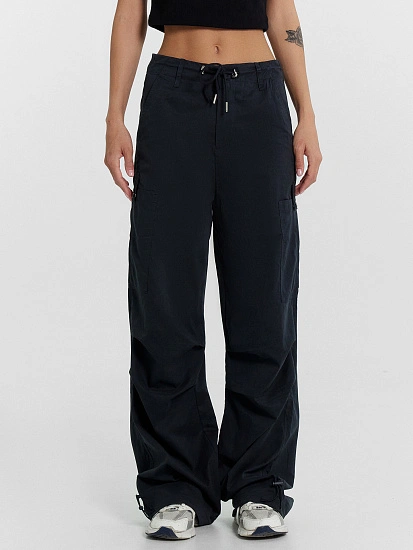 картинка Брюки женские в черном цвете  от магазина стильной одежды Mark Formelle