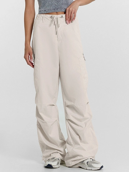 картинка Брюки женские в бежевом цвете  от магазина стильной одежды Mark Formelle