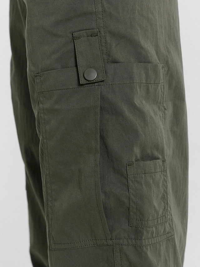 Брюки женские в цвете темный хаки - 8