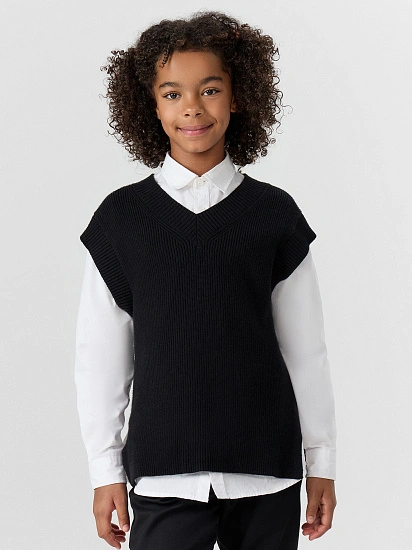 картинка Жилет для девочек в черном цвете от известного бренда одежды для девочек Mark Formelle