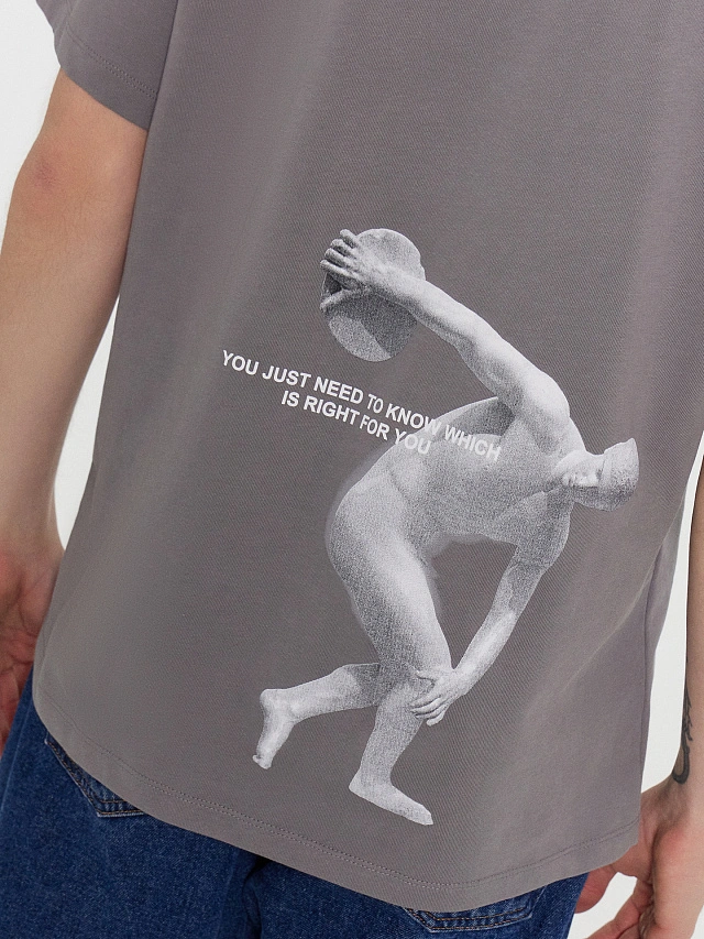 Футболка мужская в сером оттенке с печатью - 5