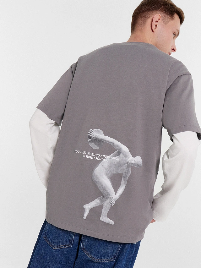 Футболка мужская в сером оттенке с печатью - 8