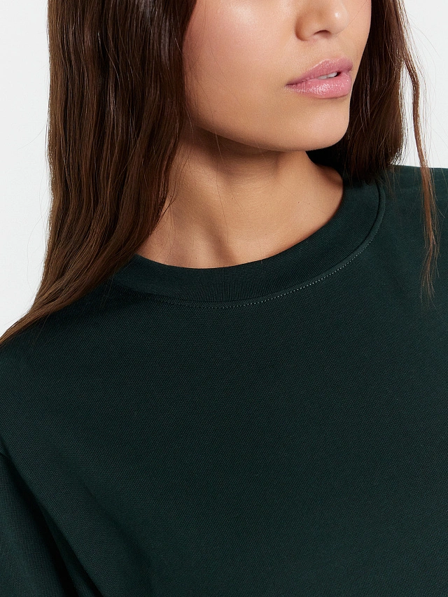 Футболка женская в темно-зеленом оттенке - 4