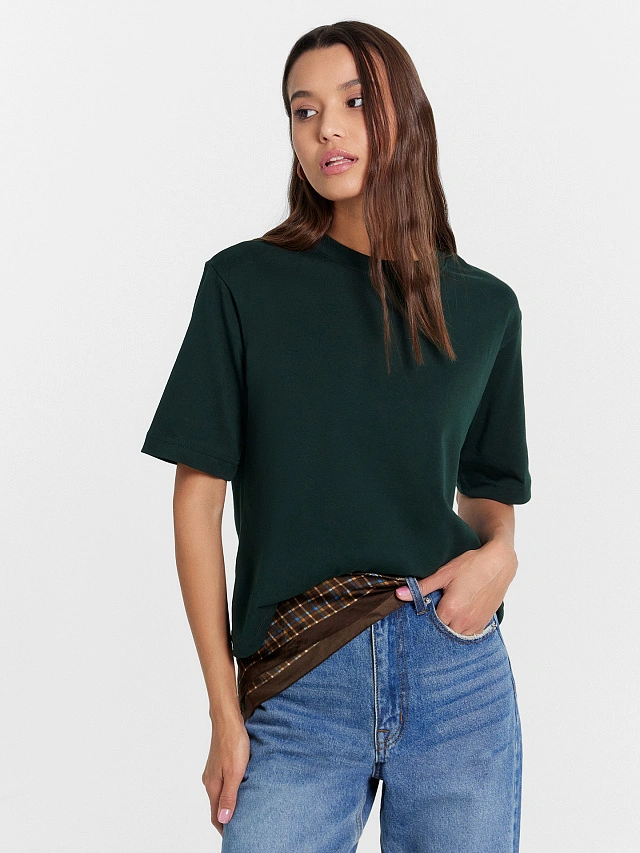 Футболка женская в темно-зеленом оттенке - 5