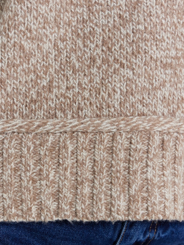 Джемпер женский светло-коричневый - 8