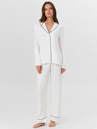 картинка Комплект женский (жакет, брюки) в белом цвете  от магазина стильной одежды Mark Formelle