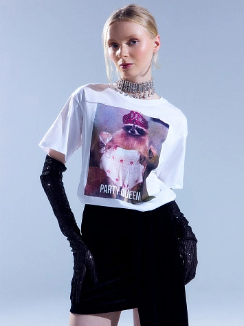 Футболка женская белая с принтом и надписью "party queen"