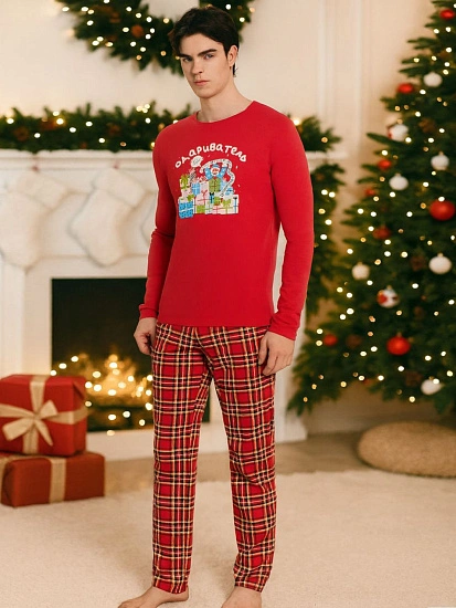 картинка Пижама мужская красная с новогодним принтом и надписью "Одариватель" от магазина мужской одежды Mark Formelle