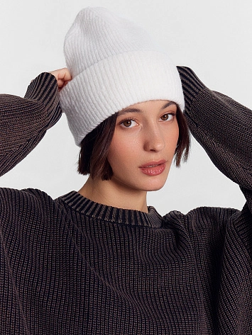 Шапка женская белая