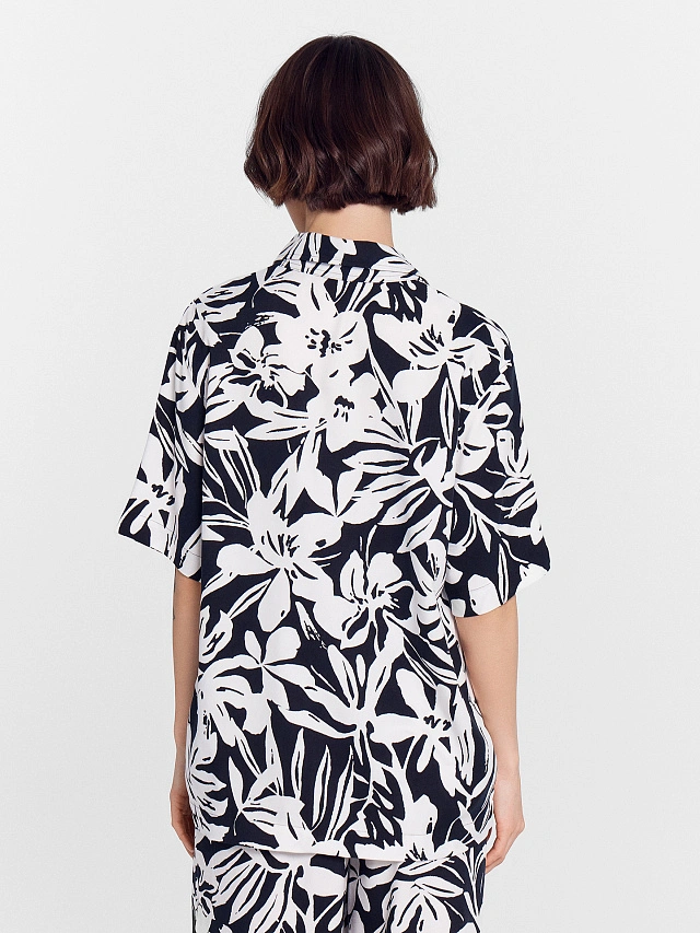 Рубашка женская с цветочным принтом - 2