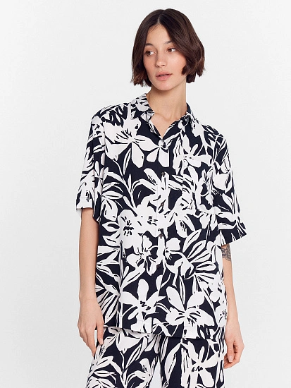 картинка Рубашка женская с цветочным принтом  от магазина стильной одежды Mark Formelle