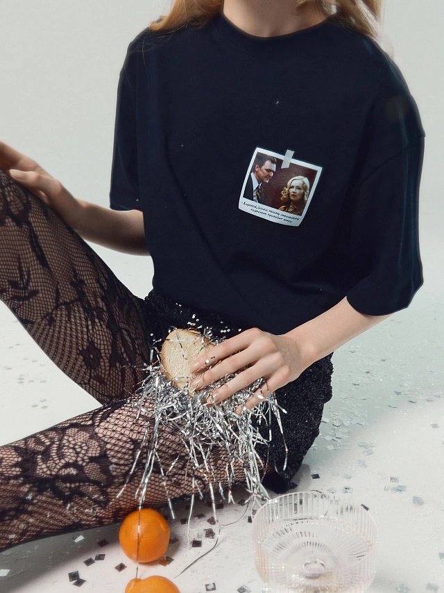 Футболка женская черная с принтом по мотивам фильма "Ирония судьбы, или с легким паром!"" - 2