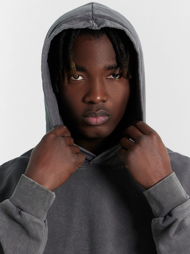 Худи мужское серое с принтом на спинке - 5