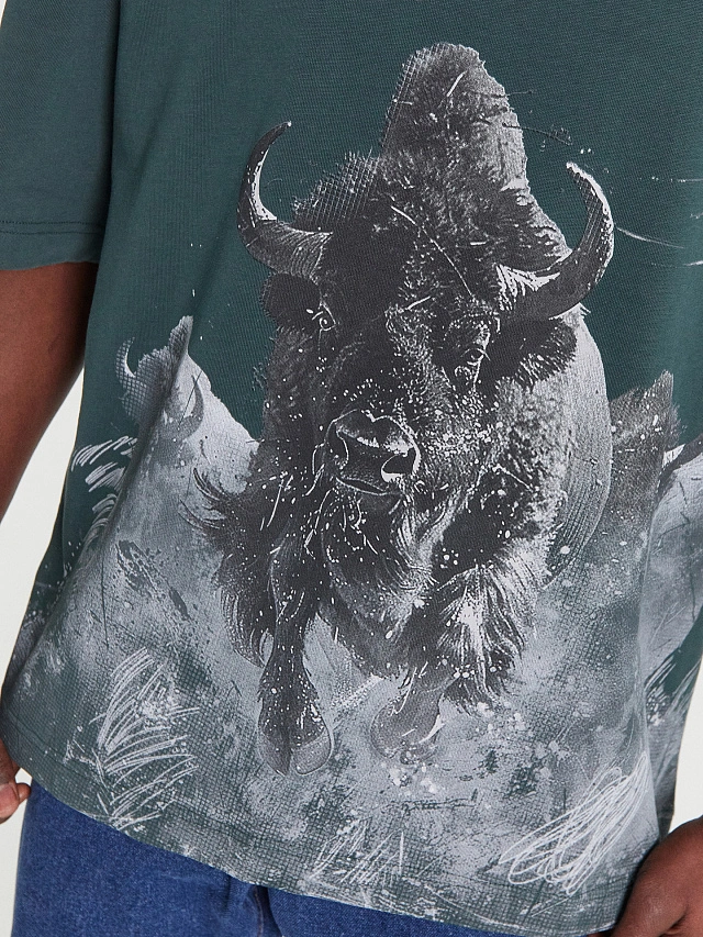 Футболка мужская зеленая с принтом "Зубр" - 5