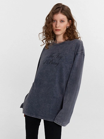 Джемпер женский черный с обработкой эйсид и надписью "the joy of being"