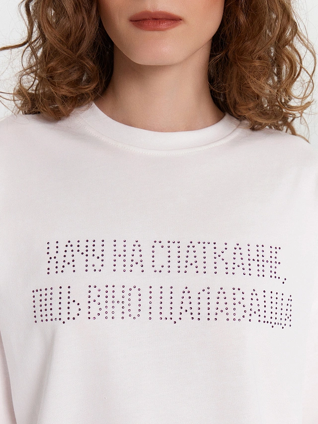 Футболка женская белая с надписью из страз "Хачу на спадканне пiць вiно i цалавацца" - 5