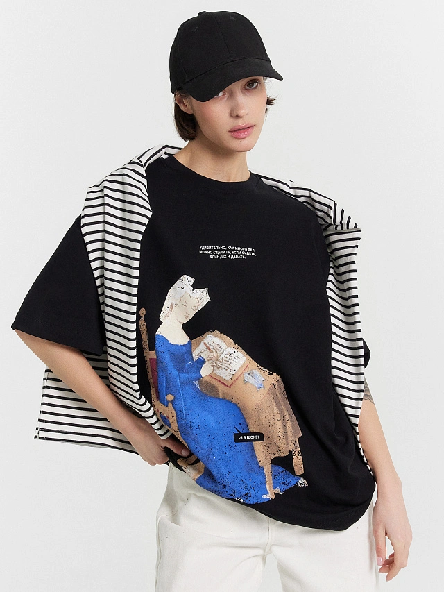 Футболка женская черная с принтом и надписью "удивительно как много дел можно сделать..." - 6