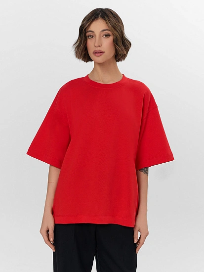 картинка Футболка женская красная с надписью из страз от магазина стильной одежды Mark Formelle