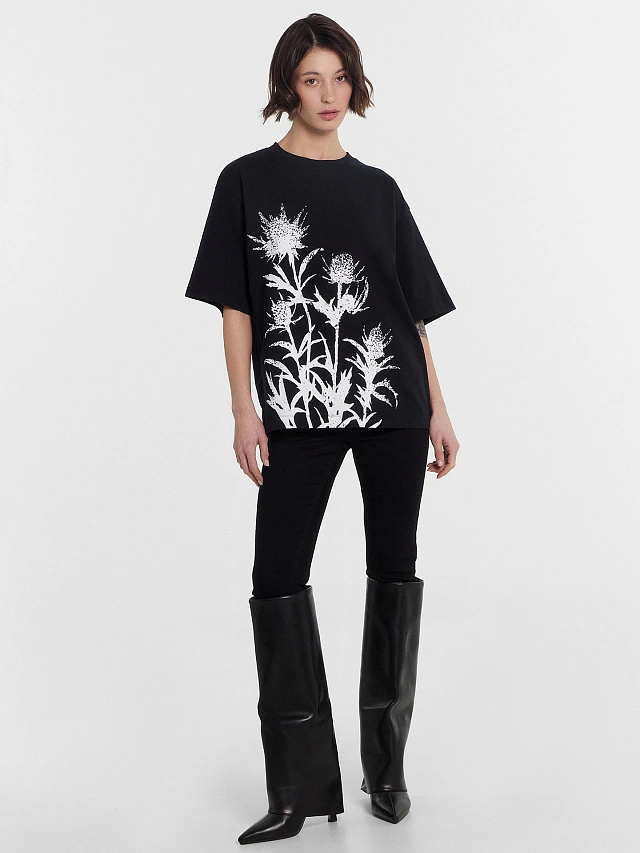 Футболка женская черная с принтом - 3