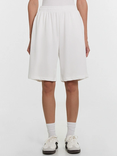 картинка Шорты женские белые от магазина стильной одежды Mark Formelle