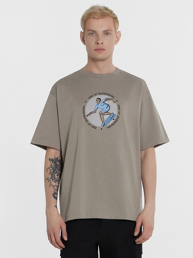 Футболка мужская бежевая с принтом и надписью "King of skatedording" - 2