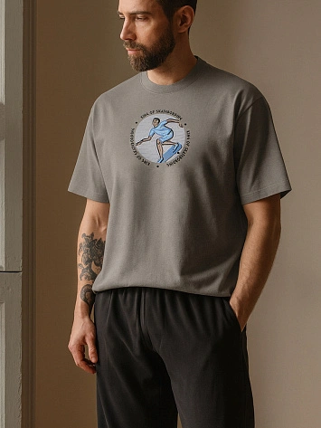 Футболка мужская бежевая с принтом и надписью "king of skatedording"